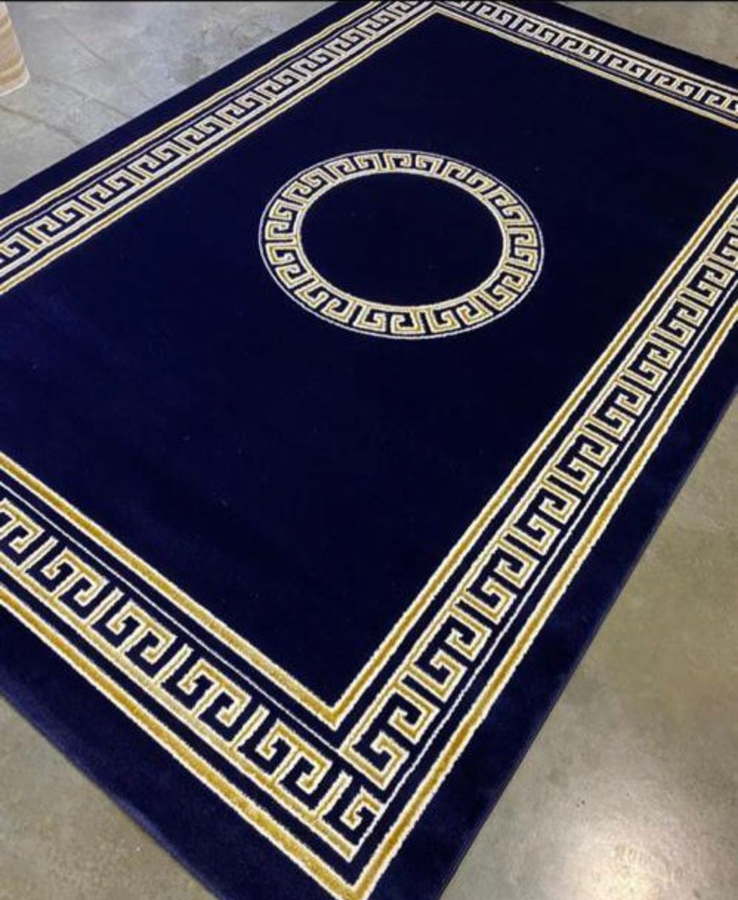Modern vip center rug 7x10ft - Image 2